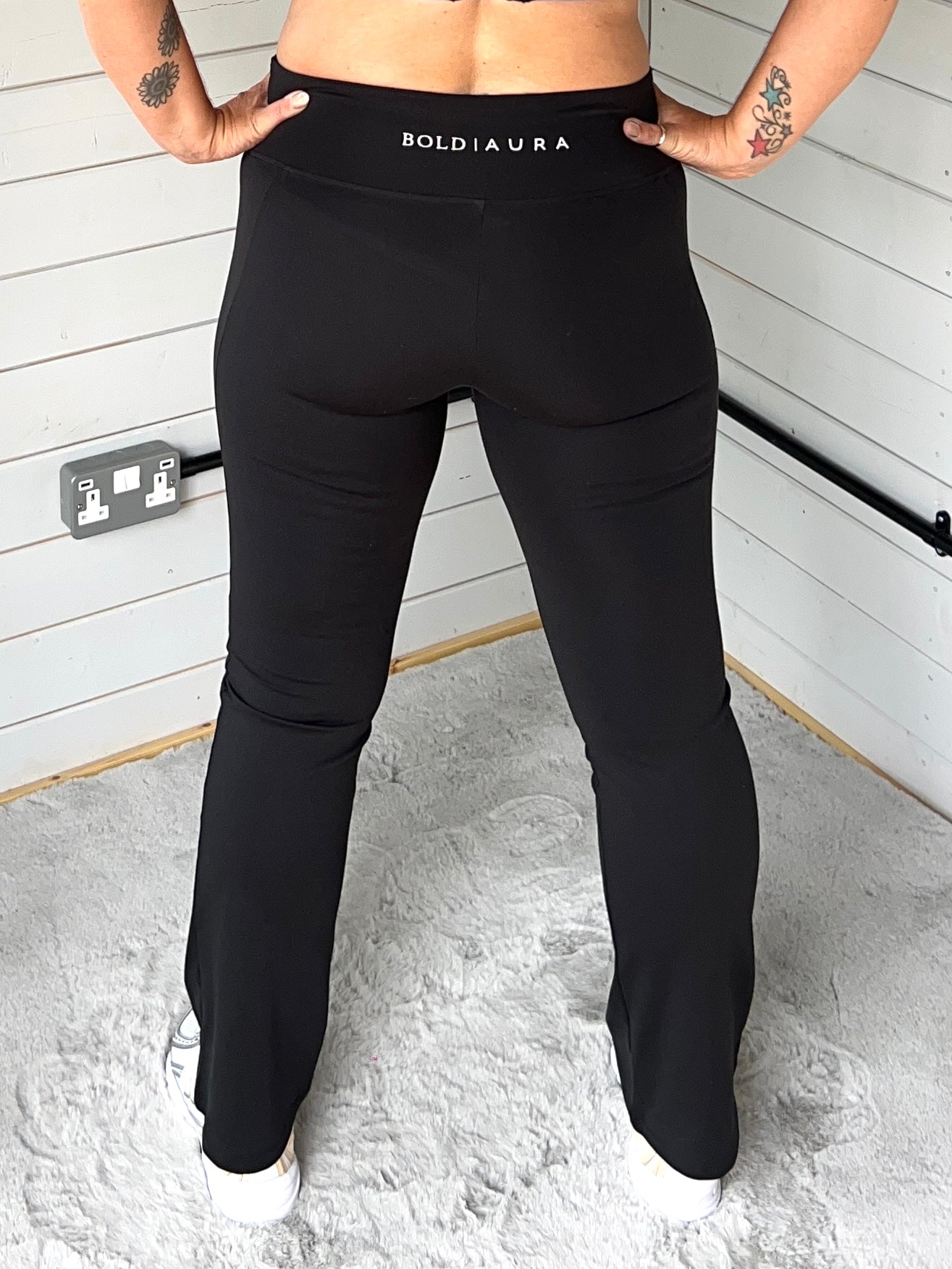 Aura Noir Flare Legging